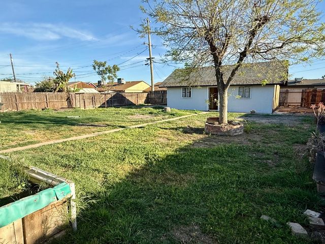 1272 Bullard Avenue, Clovis, CA 93612