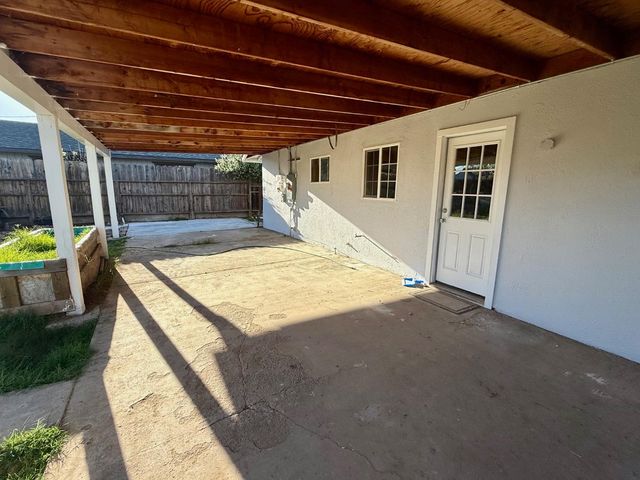 1272 Bullard Avenue, Clovis, CA 93612