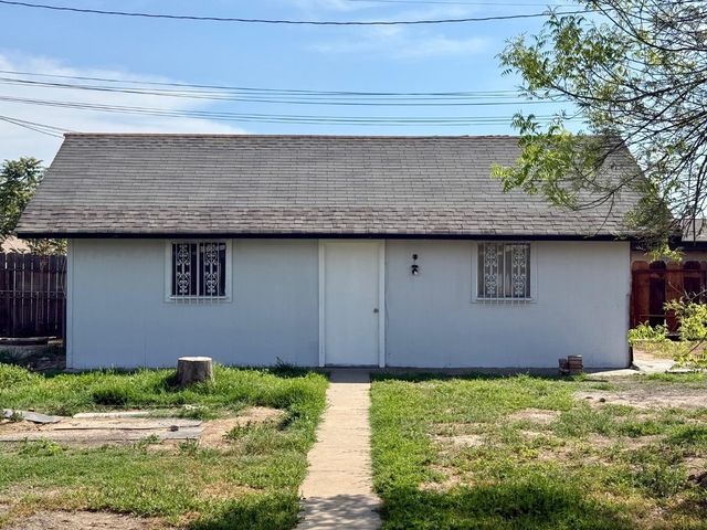 1272 Bullard Avenue, Clovis, CA 93612