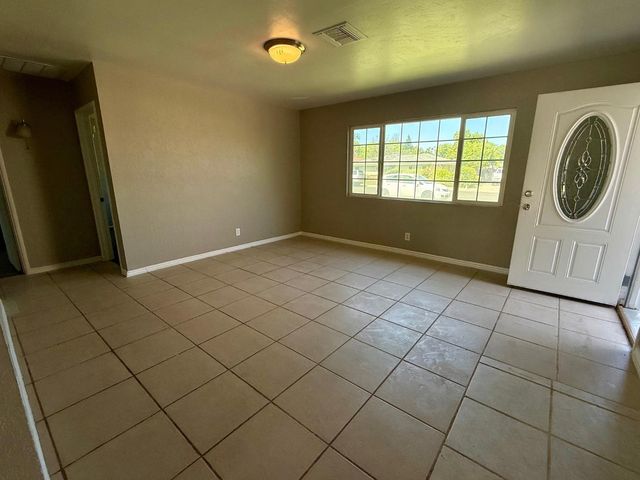 1272 Bullard Avenue, Clovis, CA 93612