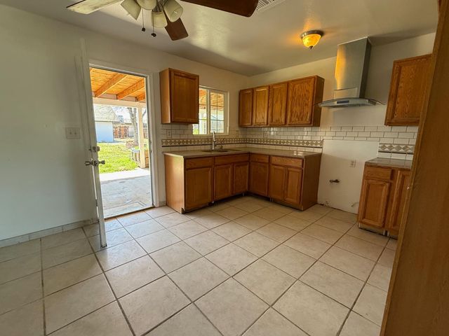 1272 Bullard Avenue, Clovis, CA 93612