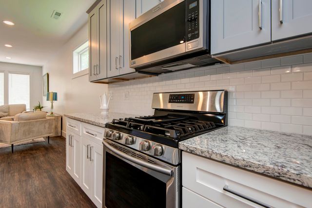 2946 W Olive Street, Springfield, MO 65802