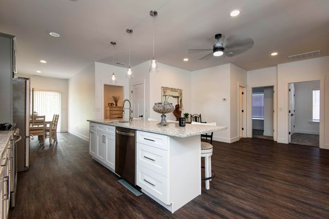 2946 W Olive Street, Springfield, MO 65802