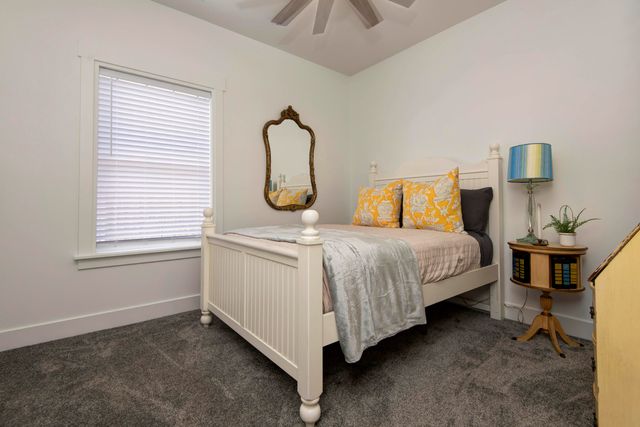 2946 W Olive Street, Springfield, MO 65802