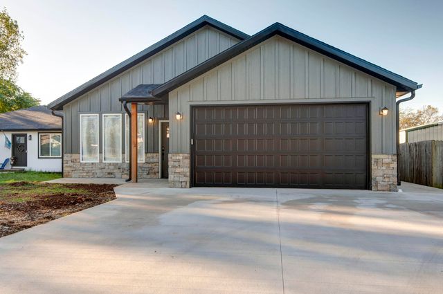 2946 W Olive Street, Springfield, MO 65802