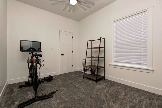 2946 W Olive Street, Springfield, MO 65802