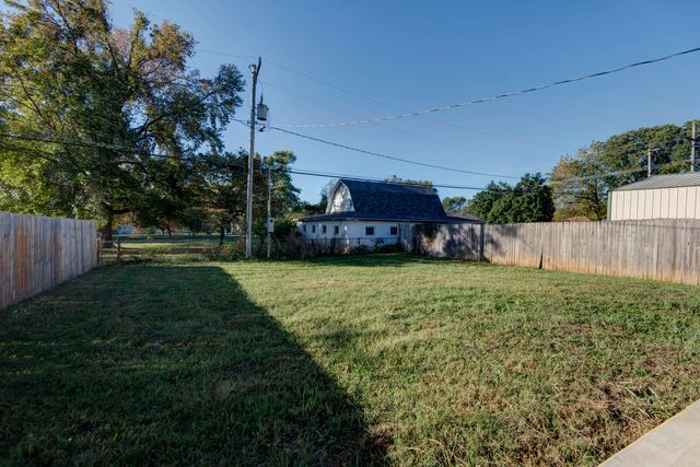 2946 W Olive Street, Springfield, MO 65802