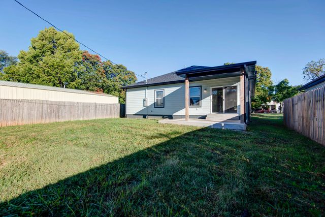2946 W Olive Street, Springfield, MO 65802