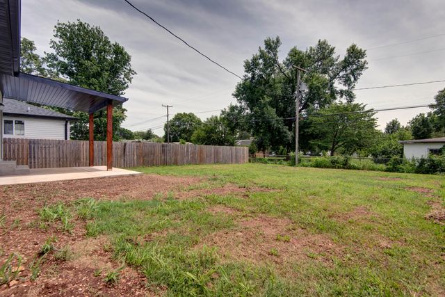 2946 W Olive Street, Springfield, MO 65802