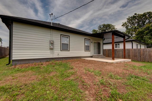 2946 W Olive Street, Springfield, MO 65802