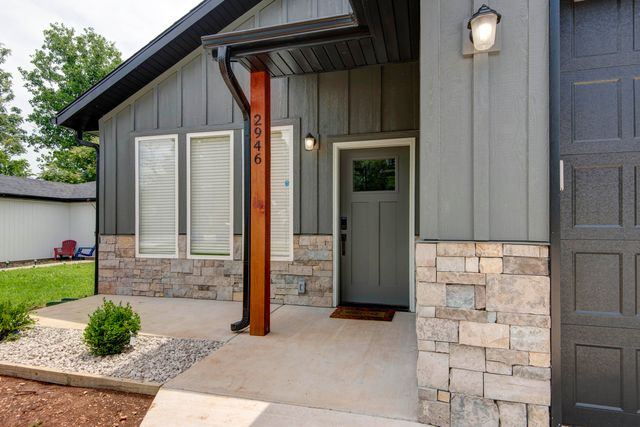 2946 W Olive Street, Springfield, MO 65802