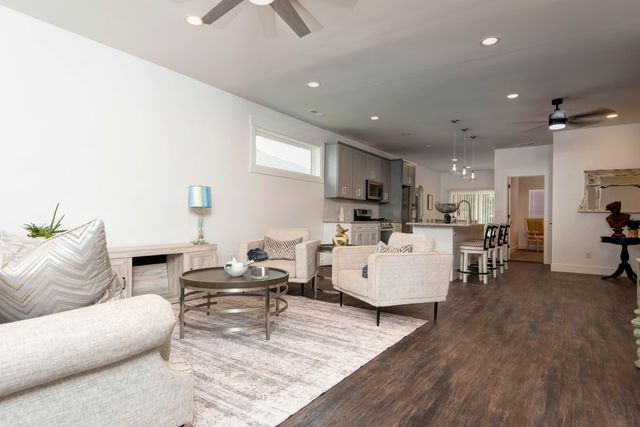 2946 W Olive Street, Springfield, MO 65802