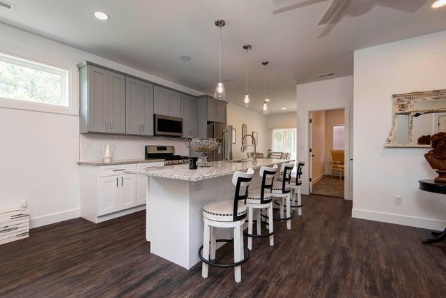 2946 W Olive Street, Springfield, MO 65802