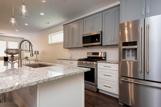 2946 W Olive Street, Springfield, MO 65802