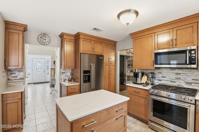 16 Diamond Lane, Howell, NJ 07731