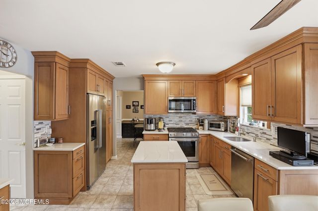 16 Diamond Lane, Howell, NJ 07731