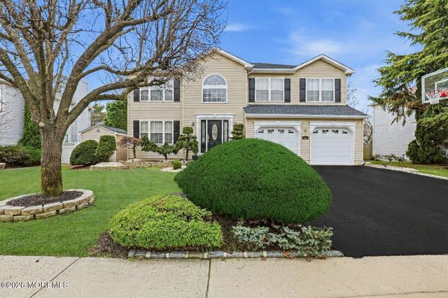 16 Diamond Lane, Howell, NJ 07731