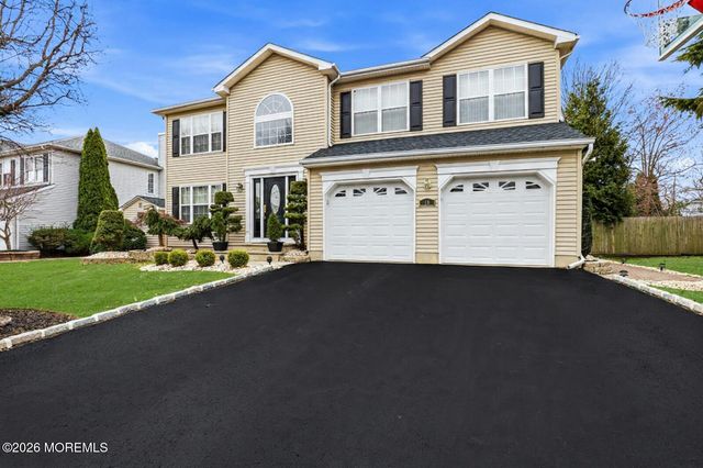 16 Diamond Lane, Howell, NJ 07731