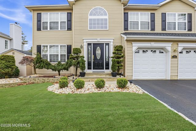 16 Diamond Lane, Howell, NJ 07731