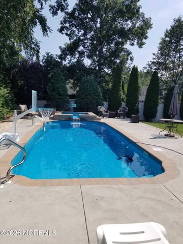 16 Diamond Lane, Howell, NJ 07731