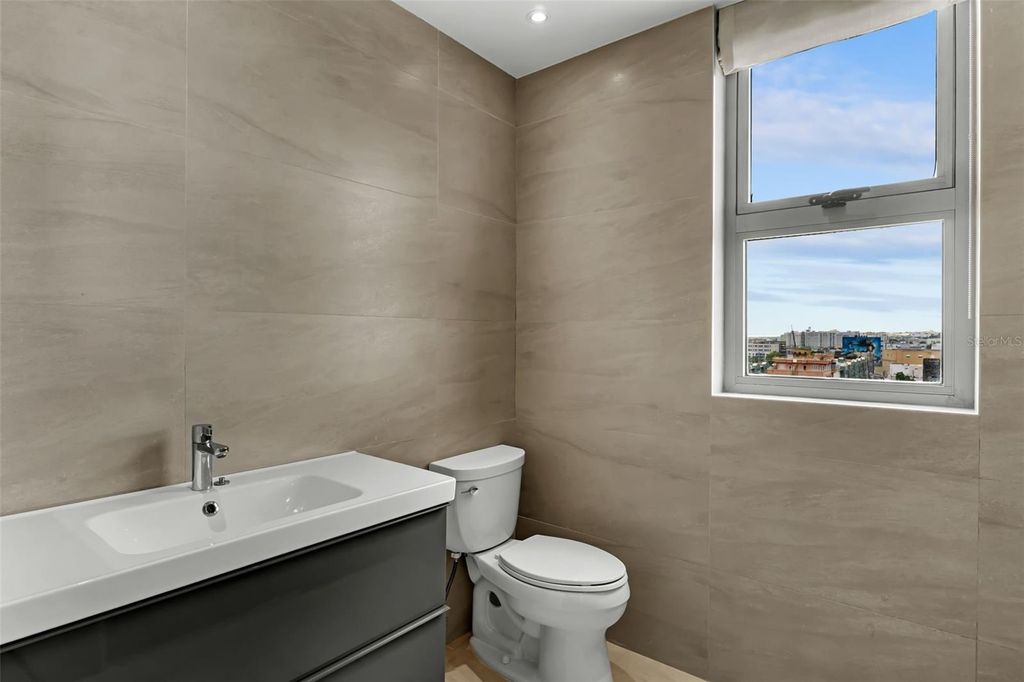 Image 15 of property listing at Atlantis 404 AVENIDA DE LA CONSTITUCIÓN 507, San Juan, PR 00901