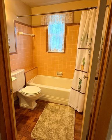 102 Carnold Dr, Munhall, PA 15120