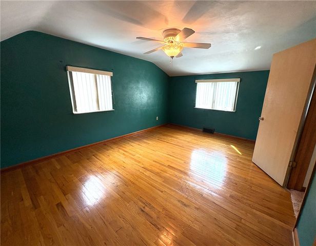 102 Carnold Dr, Munhall, PA 15120