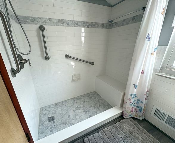 102 Carnold Dr, Munhall, PA 15120