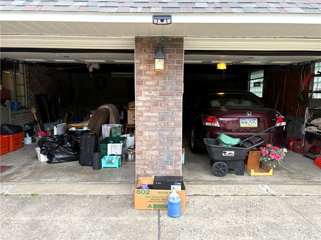 102 Carnold Dr, Munhall, PA 15120