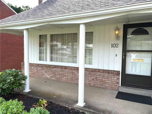 102 Carnold Dr, Munhall, PA 15120