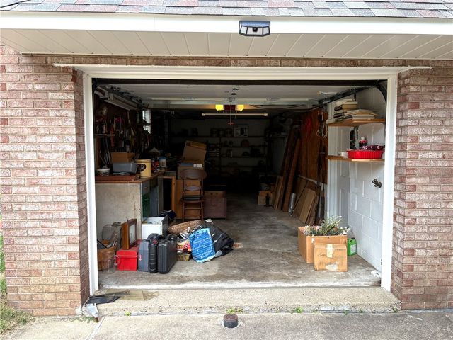 102 Carnold Dr, Munhall, PA 15120