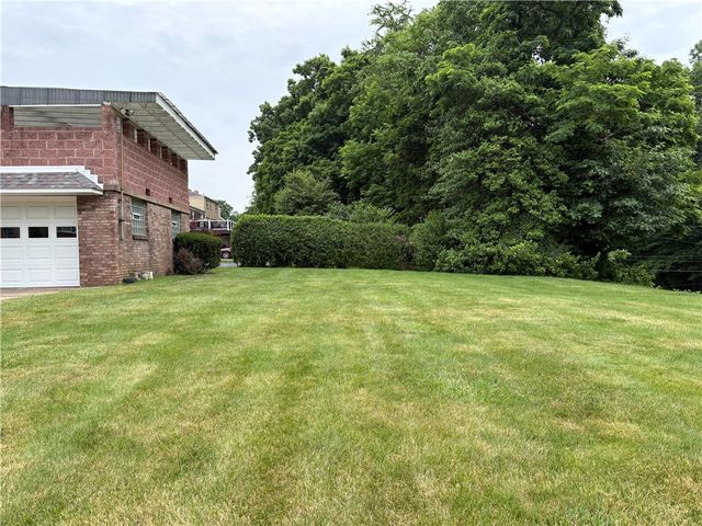 102 Carnold Dr, Munhall, PA 15120