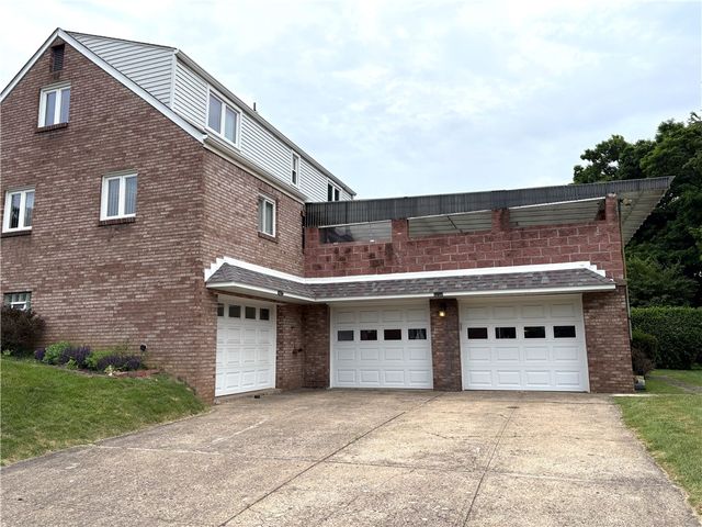 102 Carnold Dr, Munhall, PA 15120