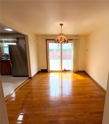 102 Carnold Dr, Munhall, PA 15120