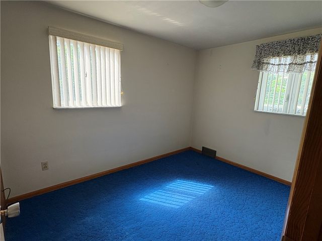 102 Carnold Dr, Munhall, PA 15120
