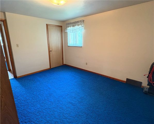102 Carnold Dr, Munhall, PA 15120