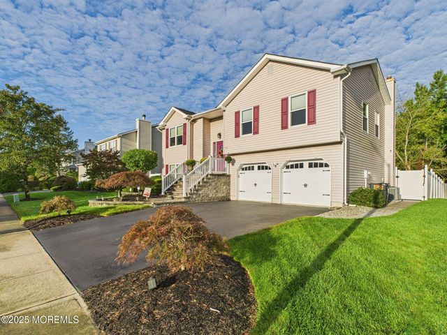 20 Netty Street, Howell, NJ 07731