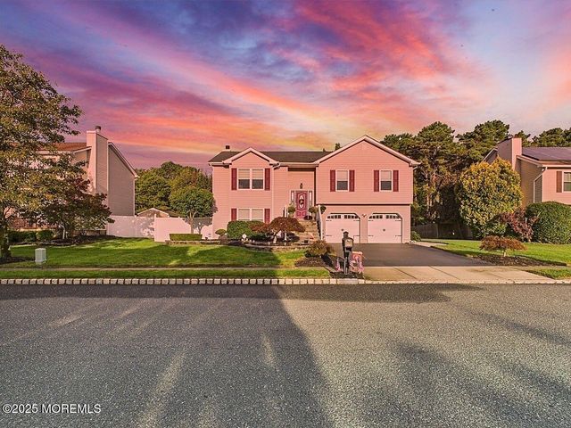 20 Netty Street, Howell, NJ 07731