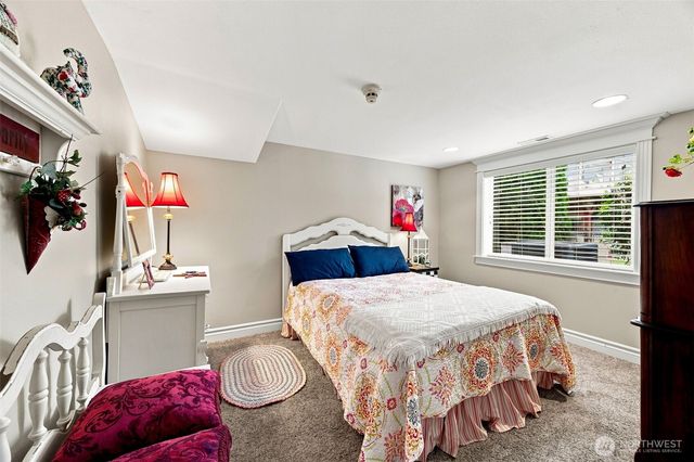 30848 W Lk. Morton Dr. SE Drive SE, Kent, WA 98042
