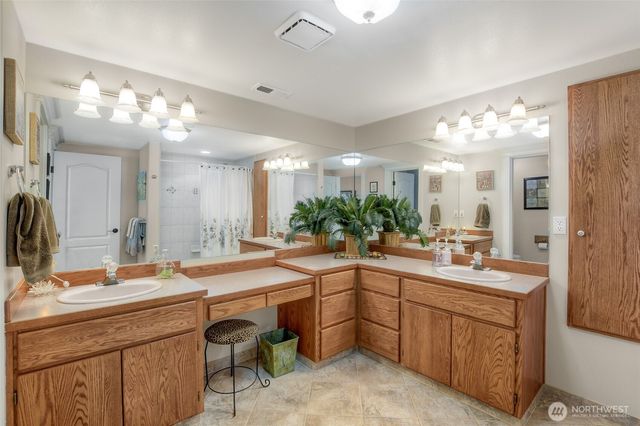 30848 W Lk. Morton Dr. SE Drive SE, Kent, WA 98042