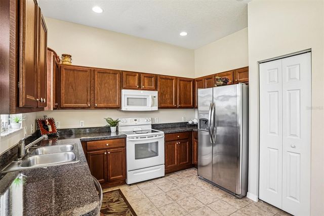5116 NEPTUNE CIRCLE, Oxford, FL 34484