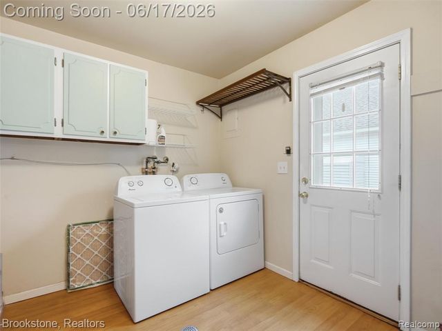 1840 S Lake Court, Novi, MI 48377