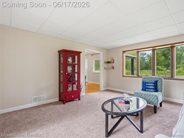 1840 S Lake Court, Novi, MI 48377