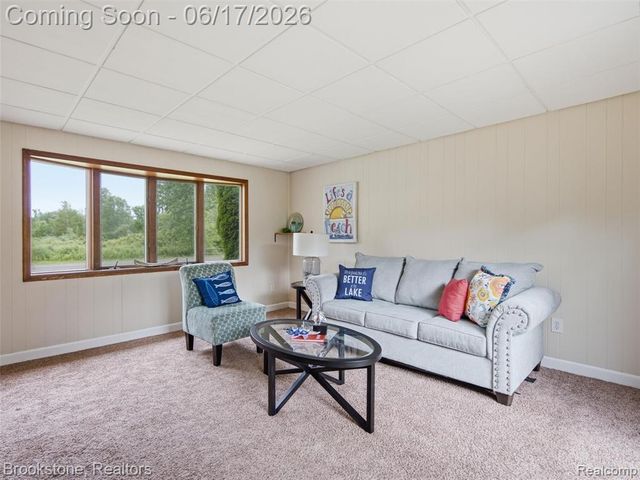 1840 S Lake Court, Novi, MI 48377