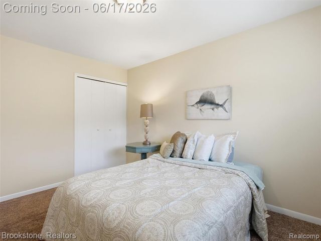1840 S Lake Court, Novi, MI 48377