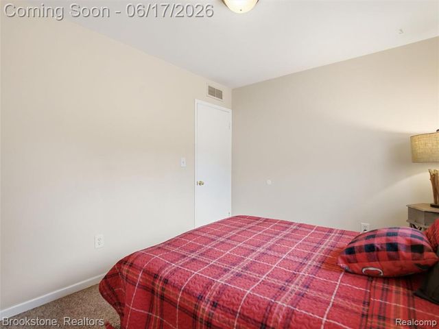 1840 S Lake Court, Novi, MI 48377