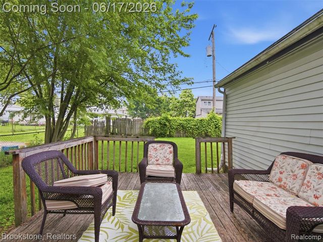 1840 S Lake Court, Novi, MI 48377