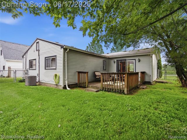 1840 S Lake Court, Novi, MI 48377