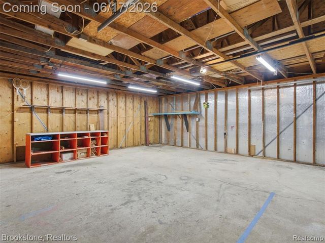 1840 S Lake Court, Novi, MI 48377