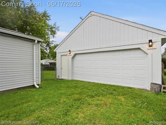 1840 S Lake Court, Novi, MI 48377